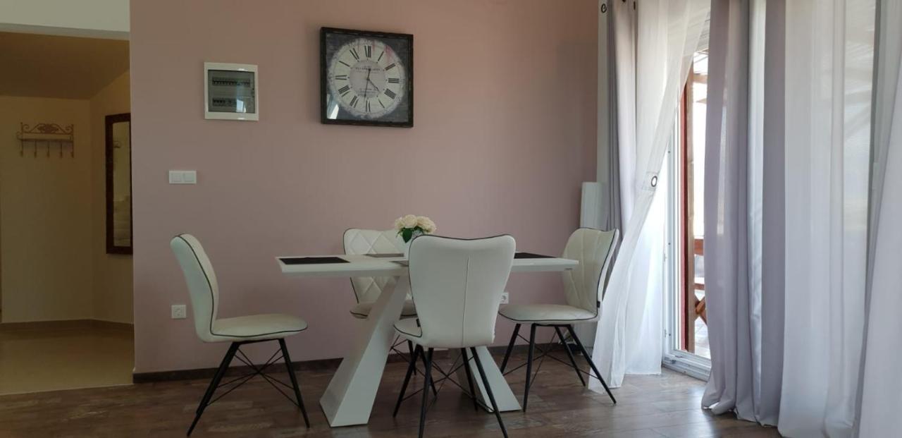 House With Swimming Pool Blue Diamond Apartman Povljana Kültér fotó