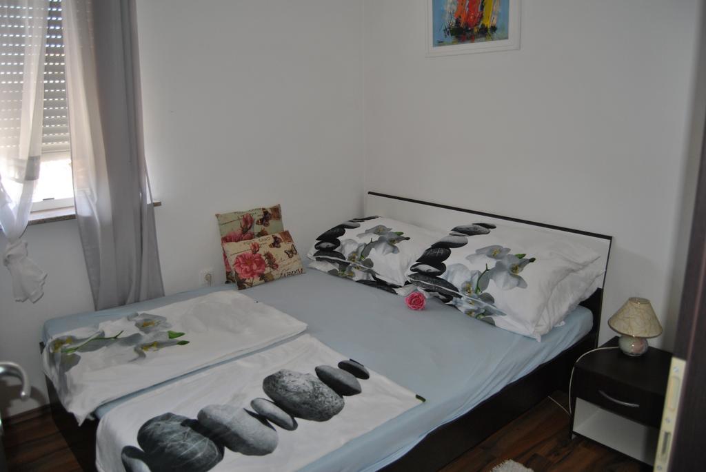 House With Swimming Pool Blue Diamond Apartman Povljana Kültér fotó