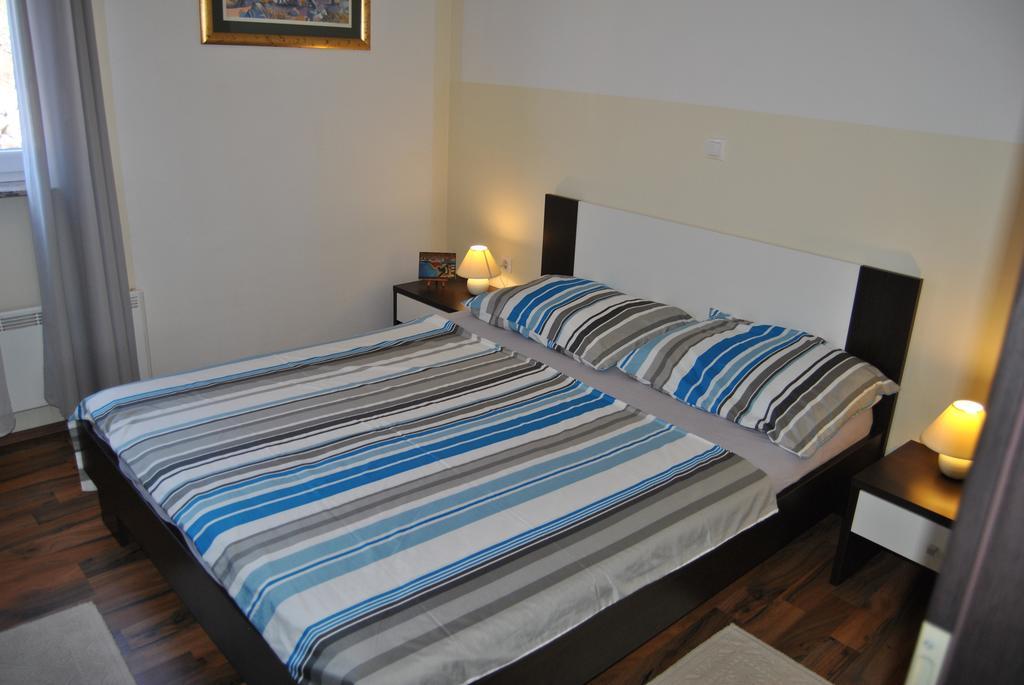 House With Swimming Pool Blue Diamond Apartman Povljana Kültér fotó