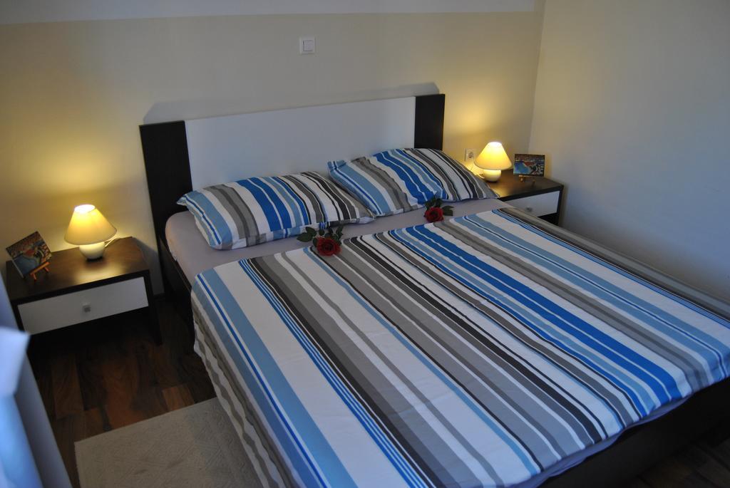 House With Swimming Pool Blue Diamond Apartman Povljana Kültér fotó