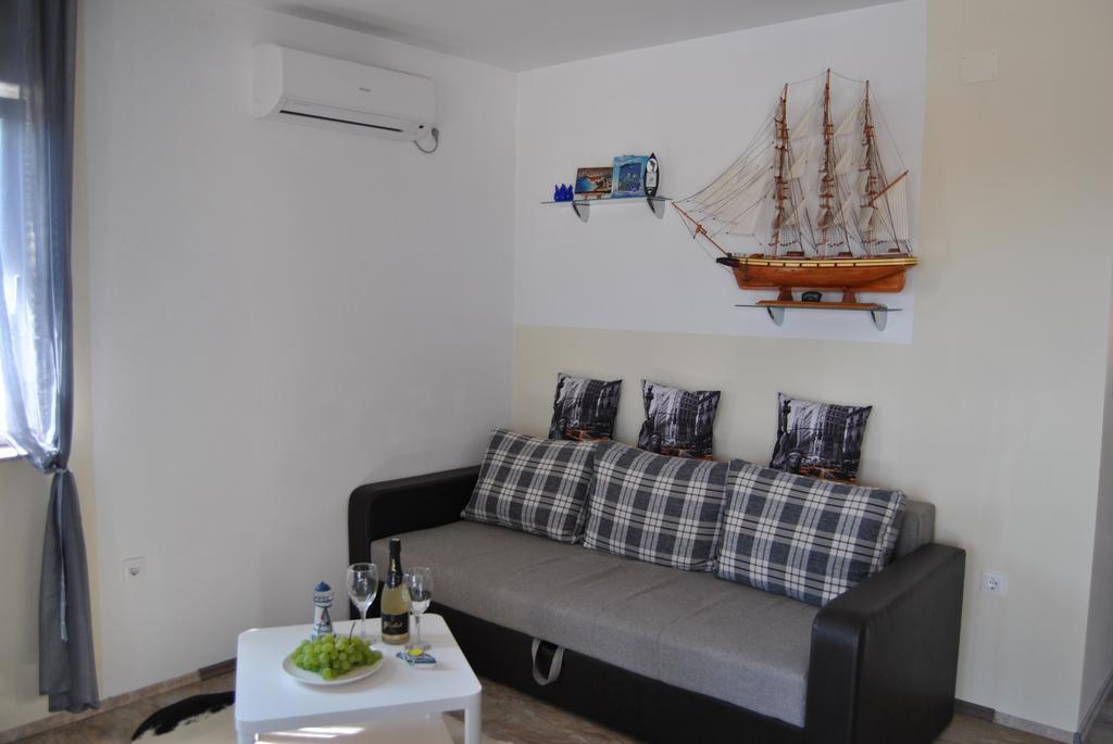 House With Swimming Pool Blue Diamond Apartman Povljana Kültér fotó
