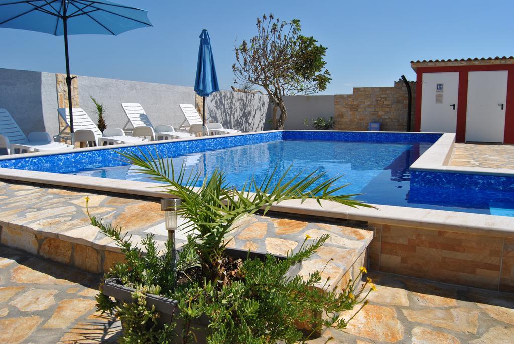 House With Swimming Pool Blue Diamond Apartman Povljana Kültér fotó